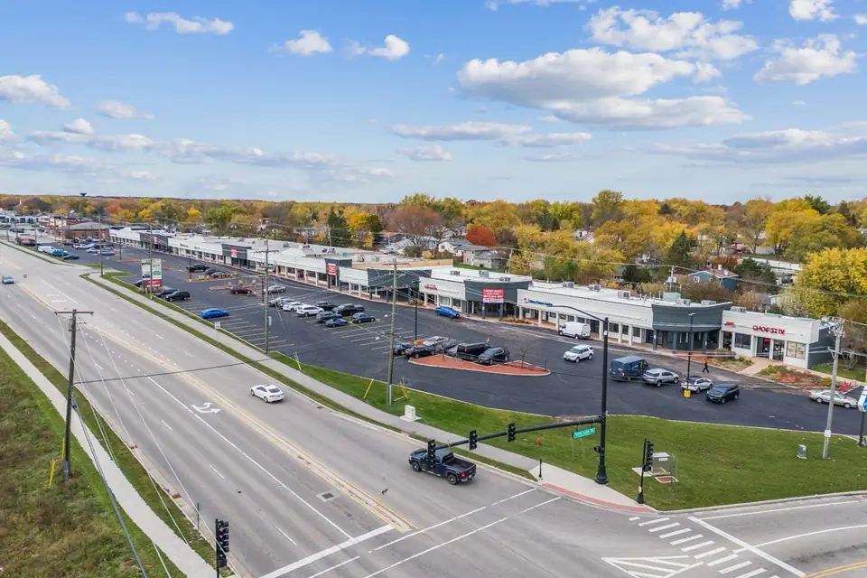 Lindenhurst Center retail plaza, Lindenhurst, Illinois.
