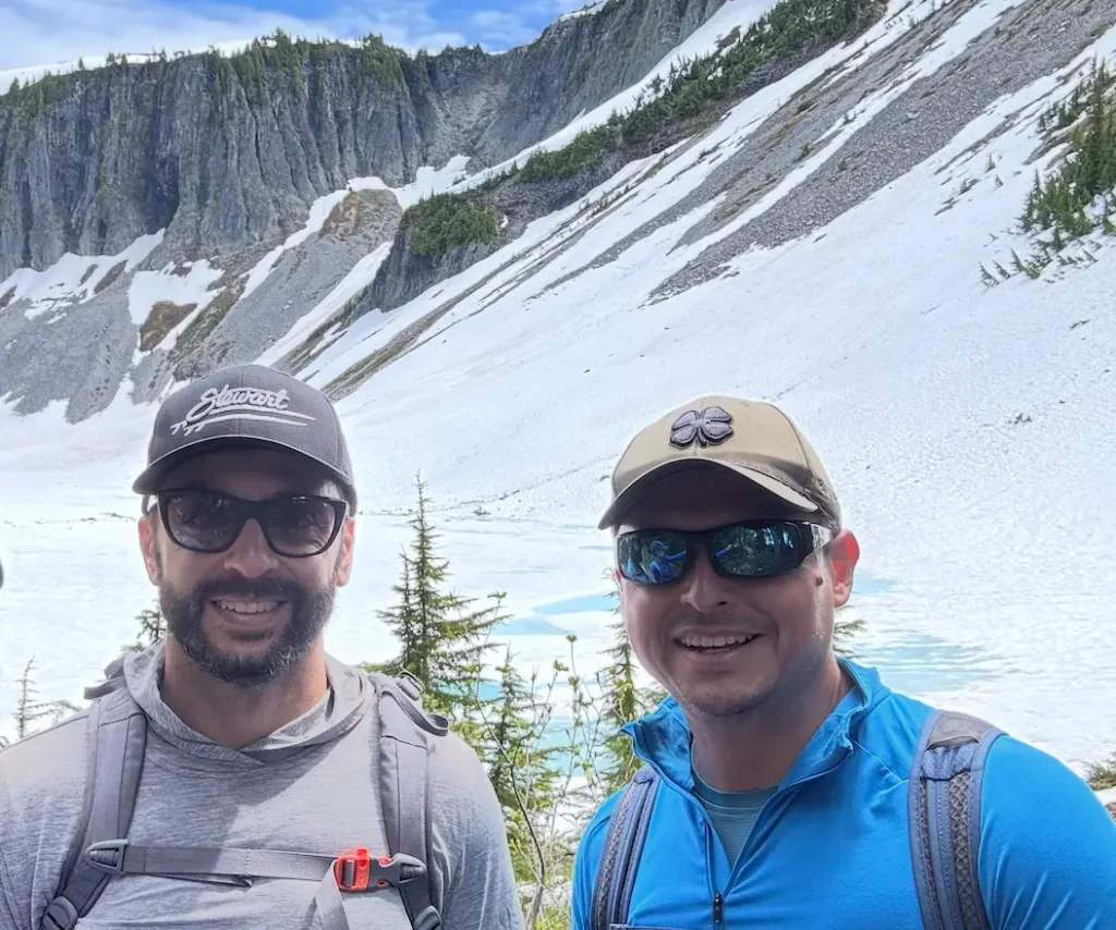slava-menn-business-partnership-mountain-snow